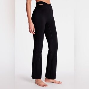 Le Ore Luna Wrap Flare Legging (Black, Size L, Never Worn)